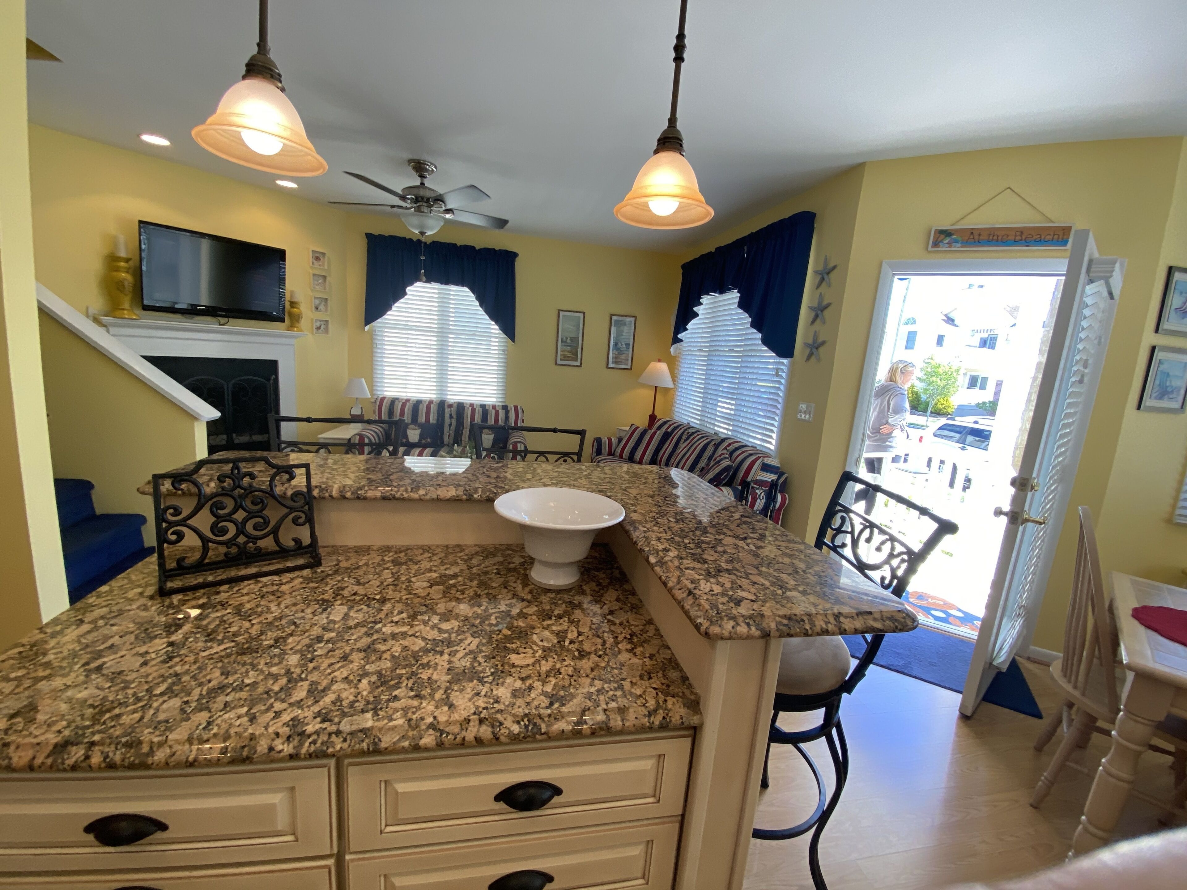  Asbury Ave - GOLD COAST - 3 Bedroom/2 Bath - Parking for 3. 