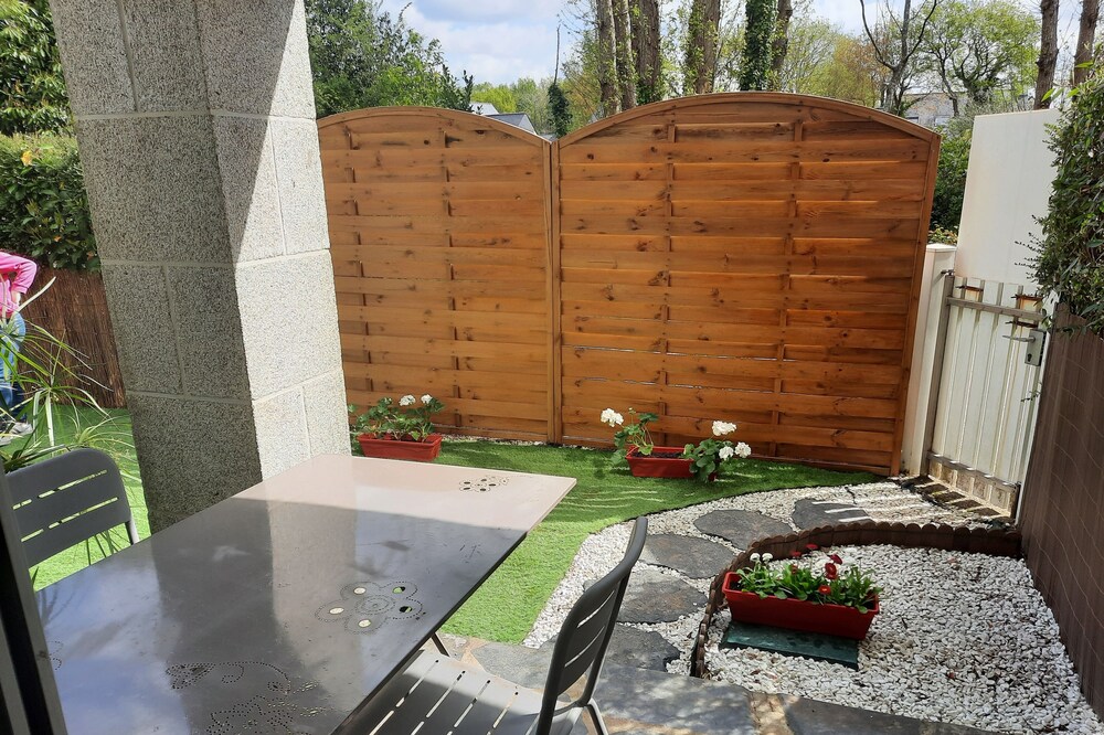 Renovated 2* studio with bedroom, quiet, small garden on the Breton Riviera