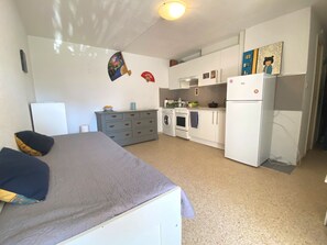 2 chambres, fer et planche à repasser, draps fournis