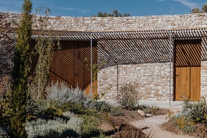 Façana frontal de l'allotjament