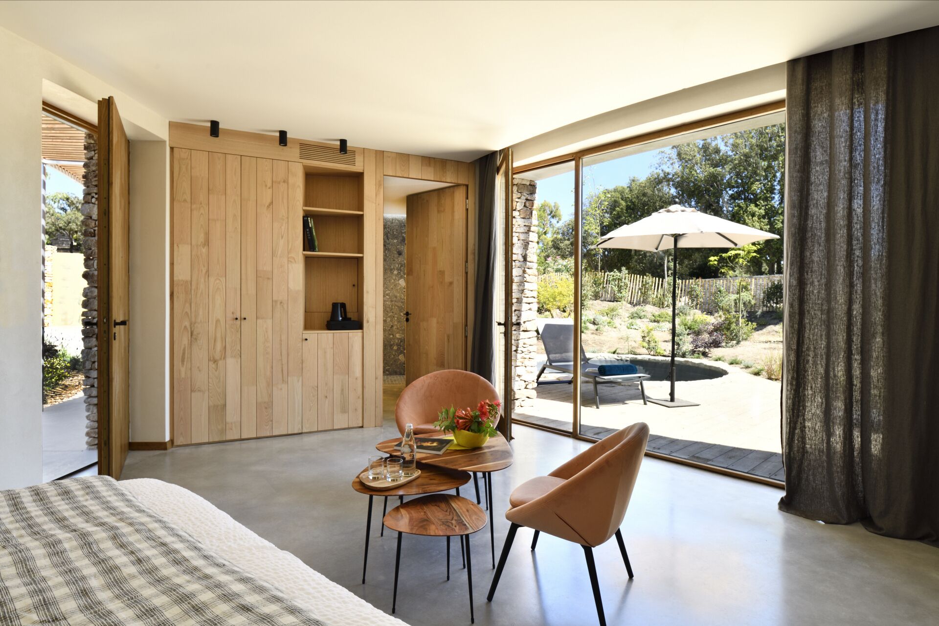 ジュニア ルーム 禁煙 プライベートプール | 高級寝具、低反発ベッド、ミニバー、セーフティボックス (室内)