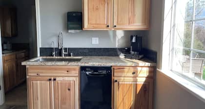 Newly Listed - Granite Hill - 2 Queen Bedroom Guest Suite A