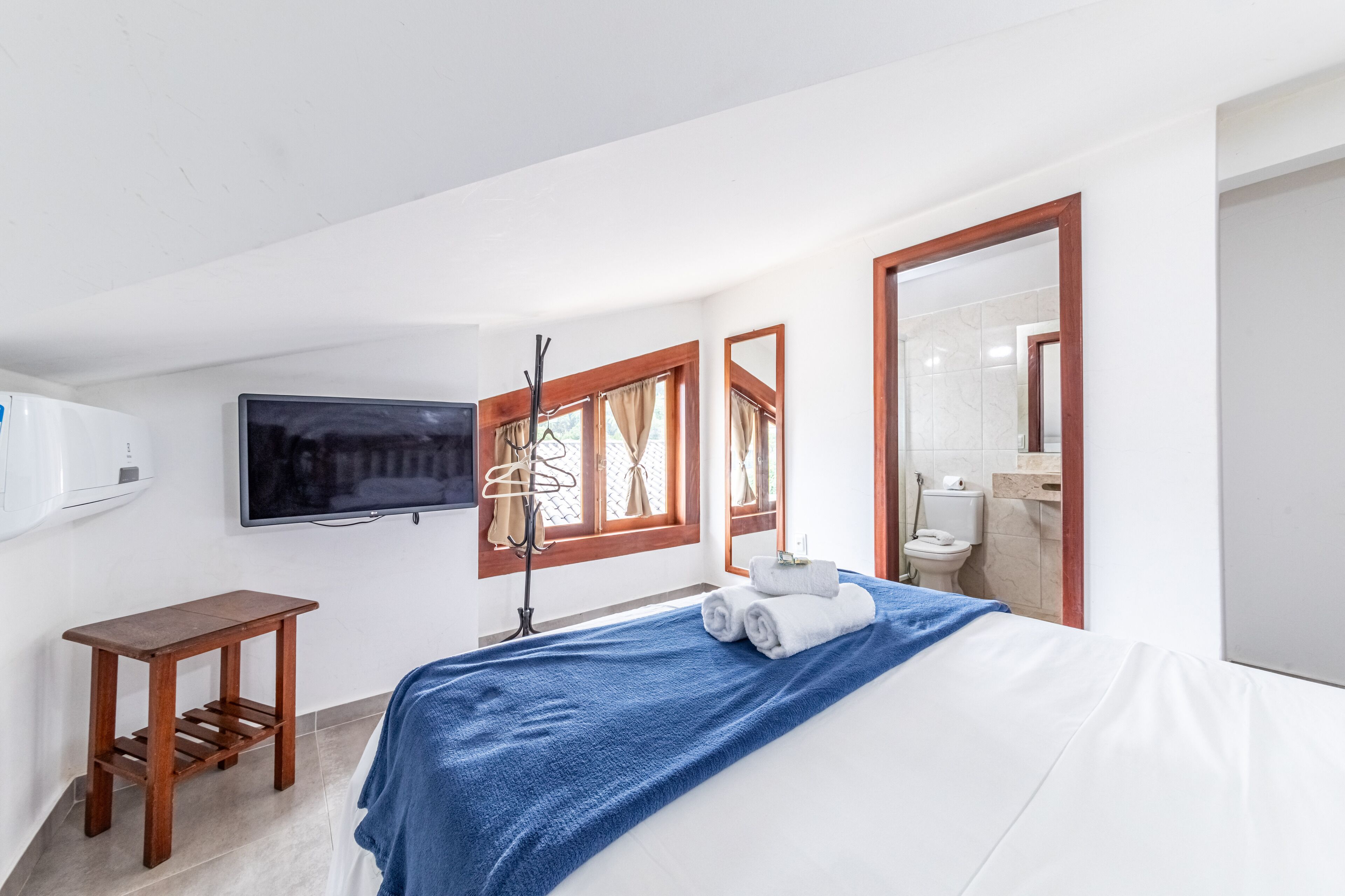 basic twin room | 1 bedroom, minibar, free wifi, bed sheets