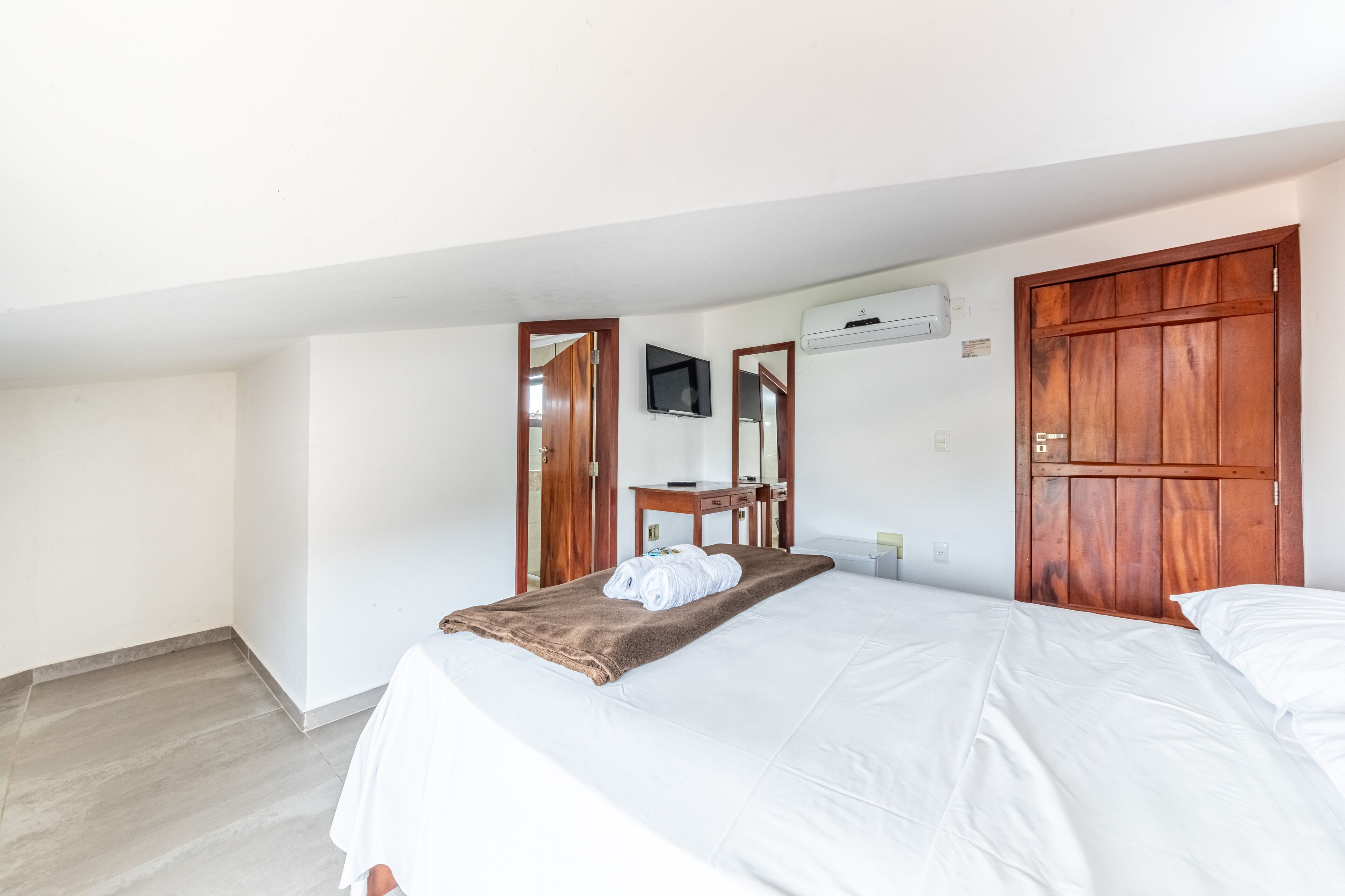 basic twin room | 1 bedroom, minibar, free wifi, bed sheets