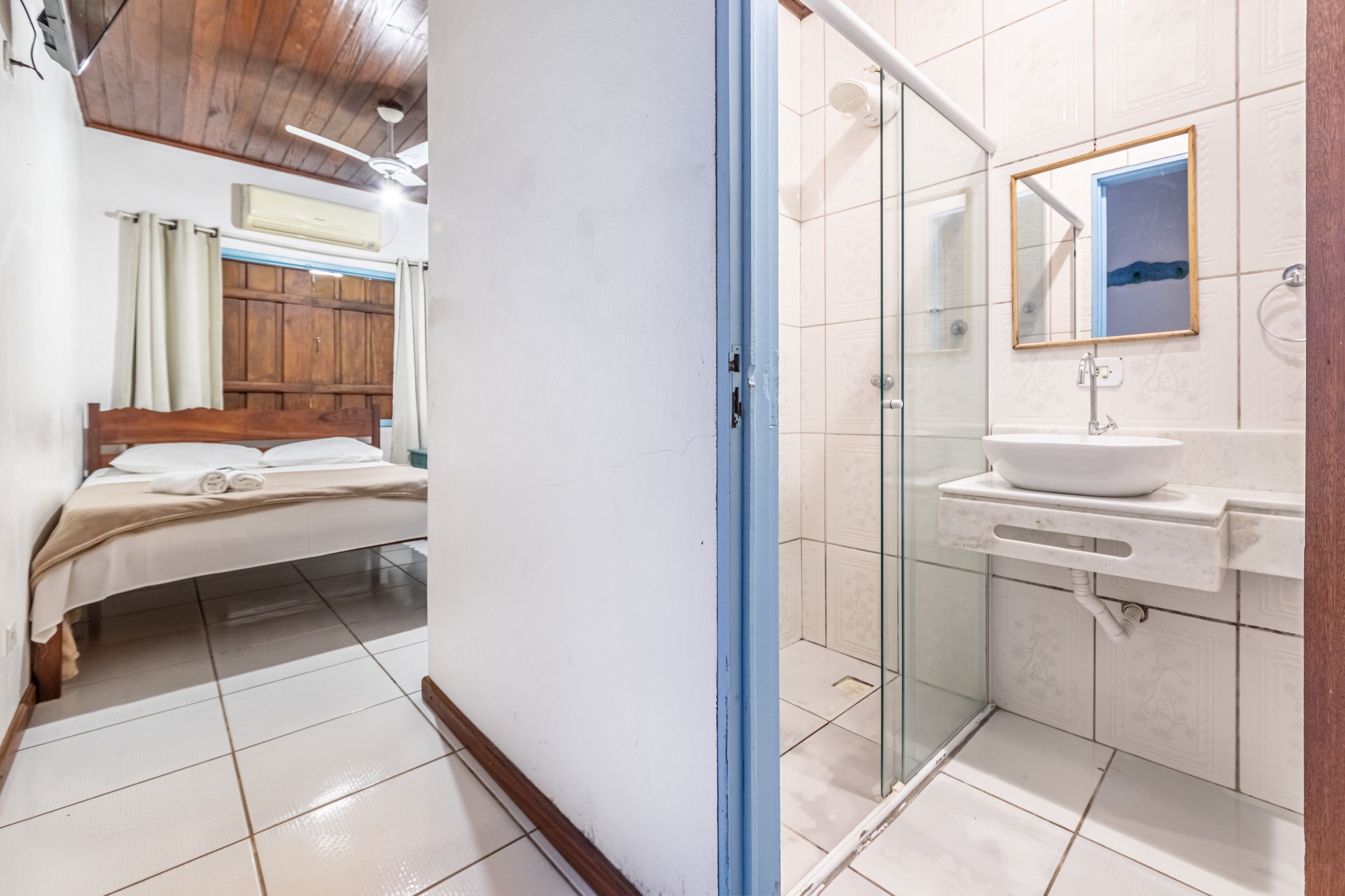 economy twin room | 1 bedroom, minibar, free wifi, bed sheets