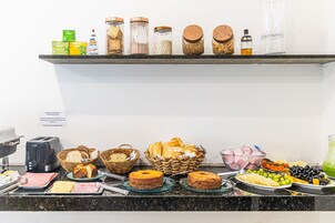 Free daily buffet breakfast