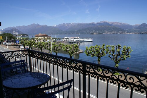 Lakefront apartment in downtown Stresa with magnificent views