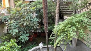 A courtyard with a fountain, potted plants, and a staircase. - Lakefront apartment in downtown Stresa with magnificent views (Stresa)
