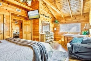 5 bedrooms, desk, iron/ironing board, free WiFi - Holiday Cheer Retreat: Theater,Hot Tub, Air Hockey (Sevierville)