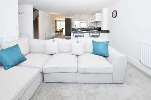 TV - Regal House Summary: (Stoke-on-Trent)