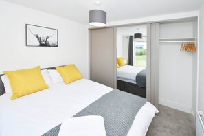 3 室のベッドルーム、アイロン / アイロン台、WiFi、ベッドシーツ