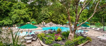 Rustic Chalet w/ Fire Pit, Hot Tub & Wet Bar!