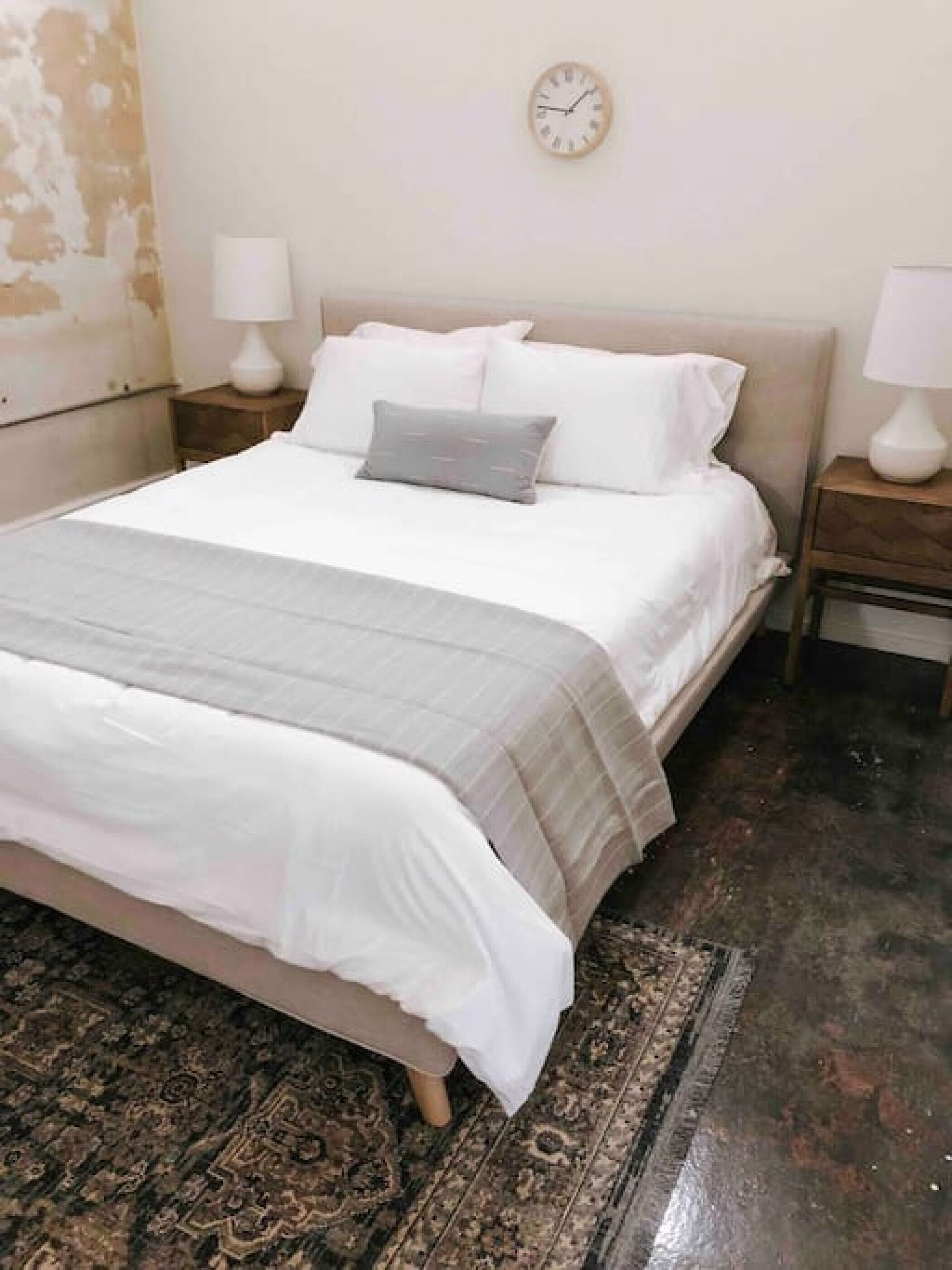 2 soverom, skrivebord, strykejern/-brett og wi-fi