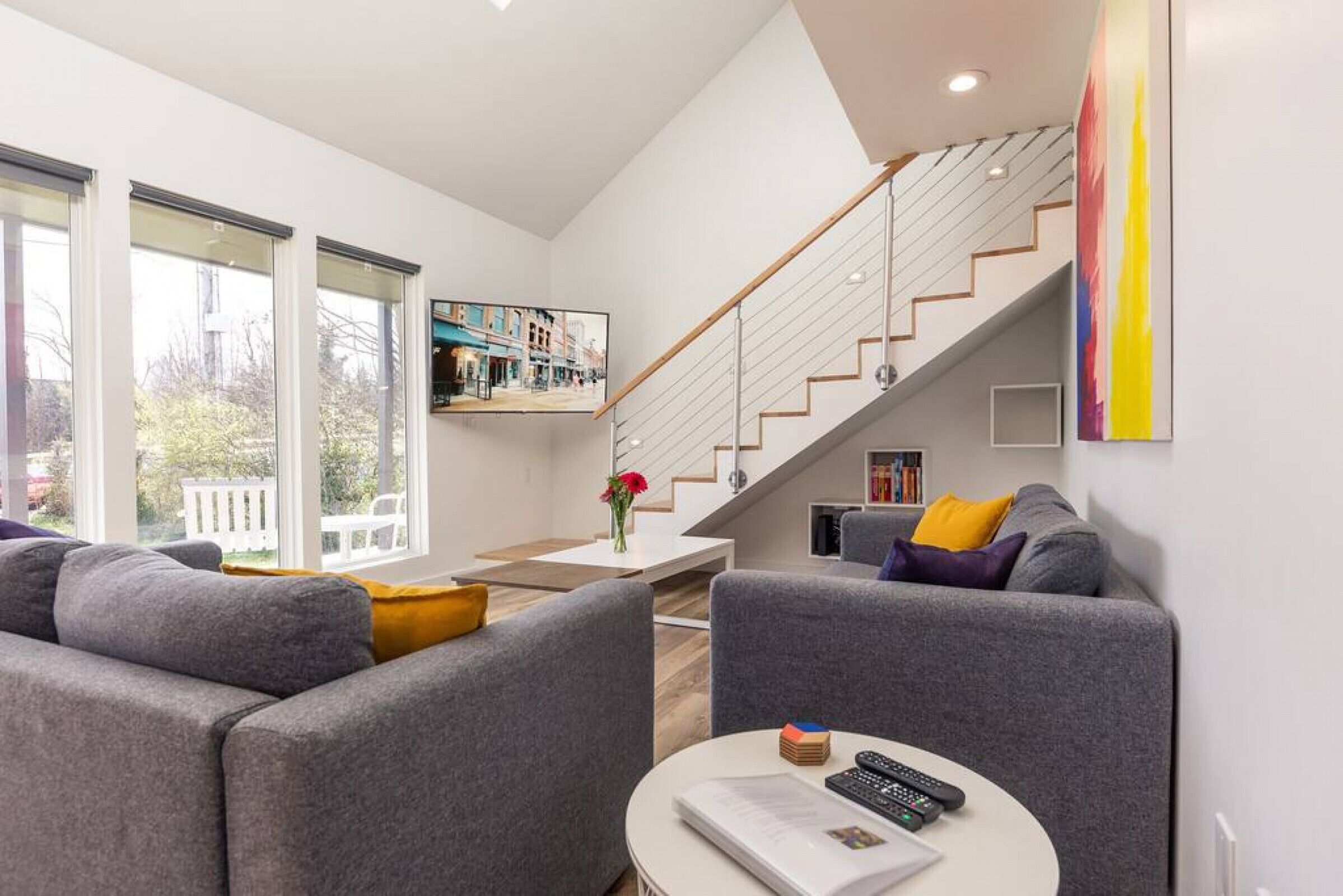 Modern minimalist comfort 5 minutes from downtown