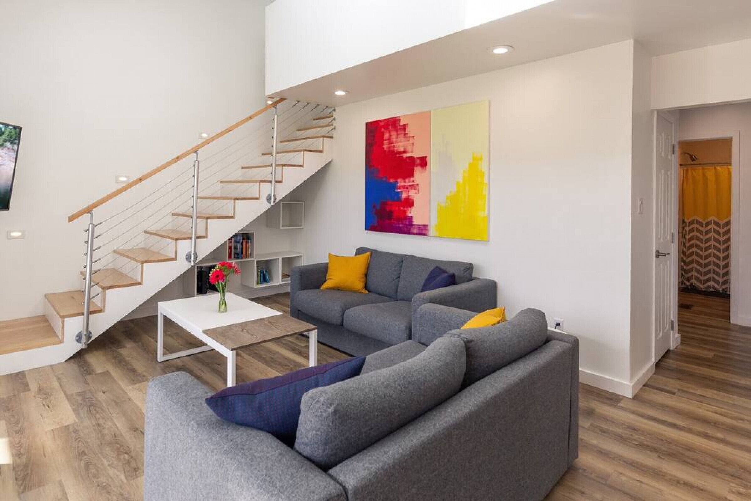 Modern minimalist comfort 5 minutes from downtown