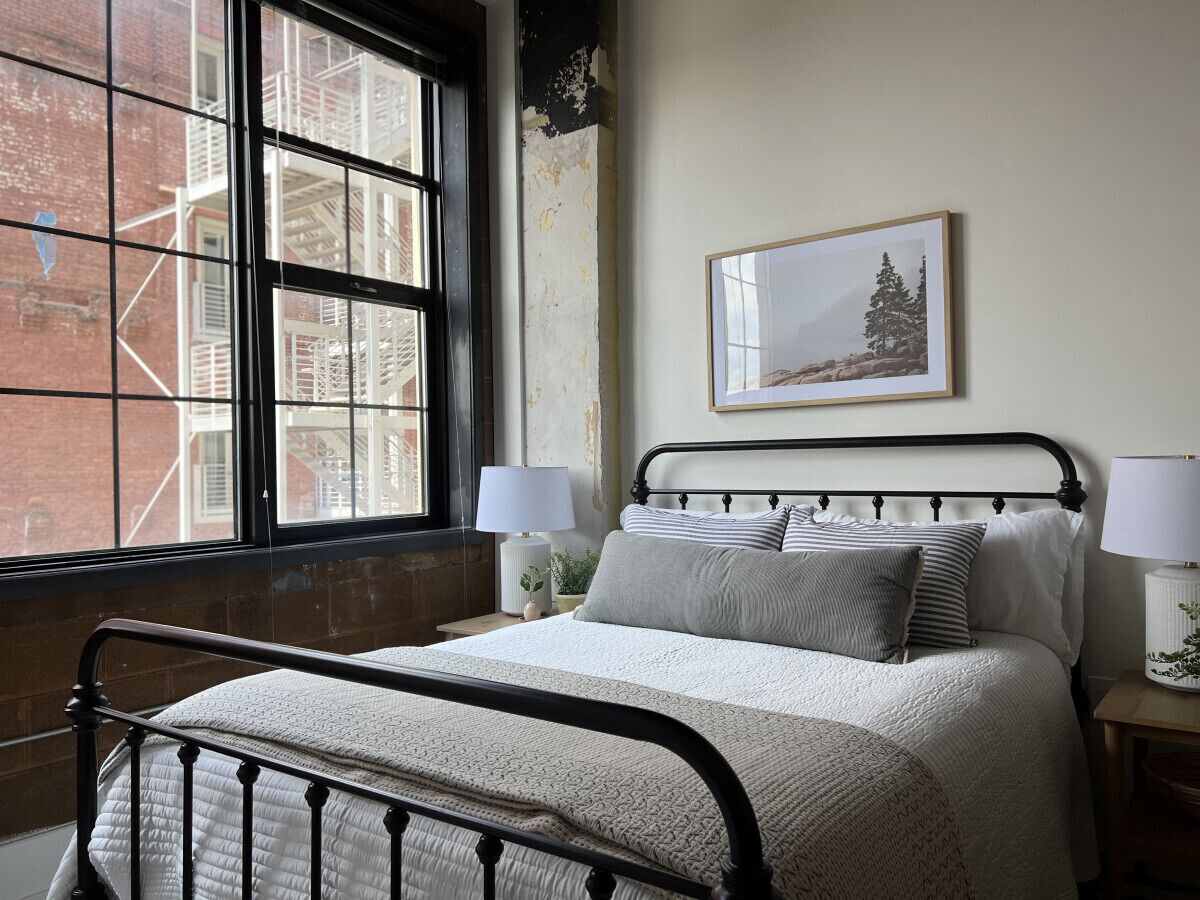 2 bedrooms, desk, iron/ironing board, WiFi