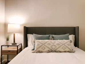 3 Schlafzimmer, Schreibtisch, Bügeleisen/Bügelbrett, WLAN