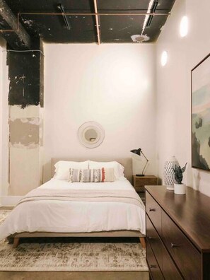 1 bedroom, desk, iron/ironing board, WiFi