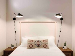 1 slaapkamer, bedden met traagschuimmatras, een bureau