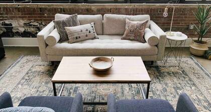 Sunny Loft w/ View of Gay St