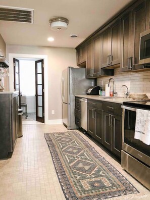 Fridge, microwave, stovetop, dishwasher