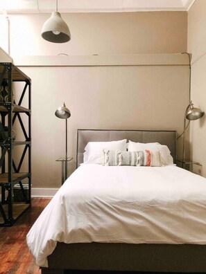 2 slaapkamers, een bureau, een strijkplank/strijkijzer, wifi