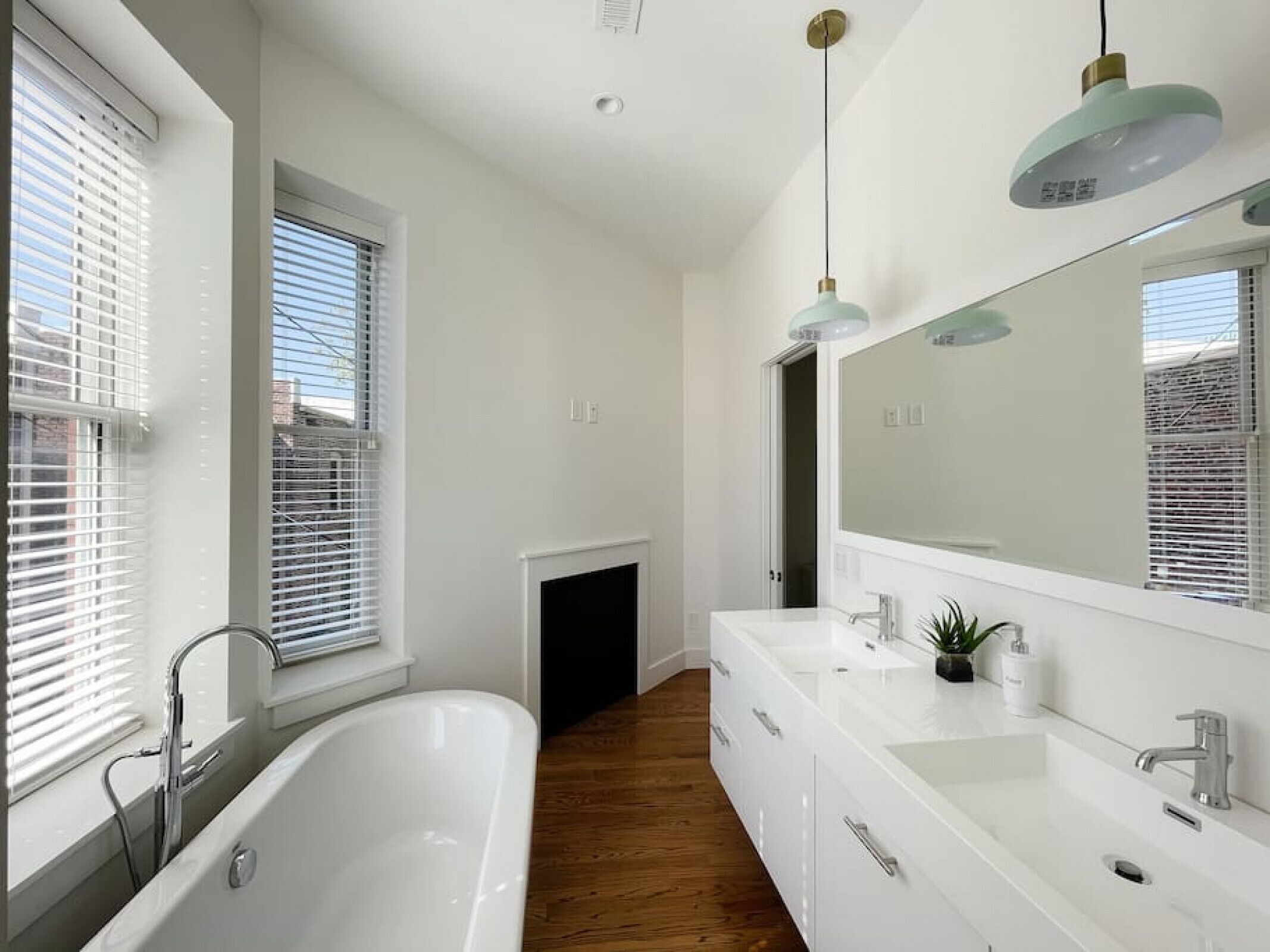 Sèche-cheveux, papier toilette