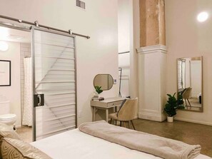 1 Schlafzimmer, Schreibtisch, Bügeleisen/Bügelbrett, WLAN