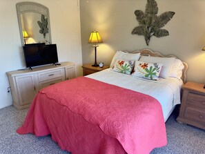 2 bedrooms, iron/ironing board, free WiFi, bed sheets - Perfect Naples golf and beach getaway! Just minutes from downtown and beaches. (Naples)