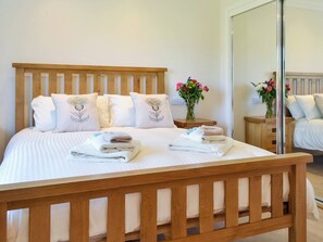 3 bedrooms, free WiFi, bed sheets, wheelchair access