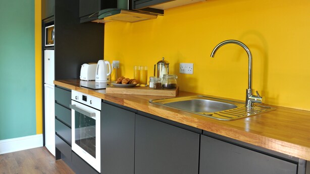 Private kitchen - Holst -  an apartment that sleeps 2 guests  in 1 bedroom (Cheltenham)