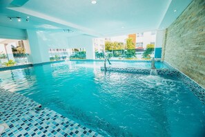 Piscine intérieure