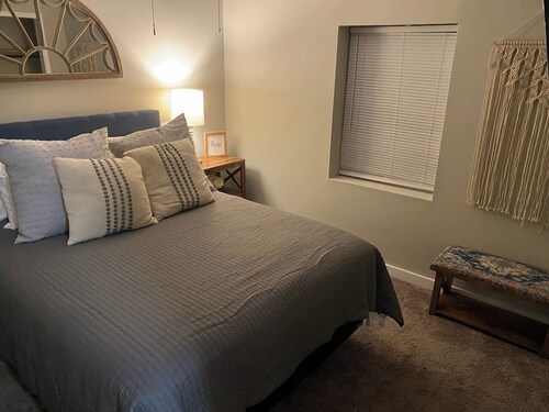 Retreat | High-Speed WiFi | Prime Location