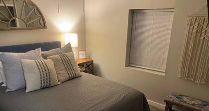 Retreat | High-Speed WiFi | Prime Location