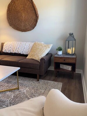 Smart TV - Retreat | High-Speed WiFi | Prime Location (Gray Court)