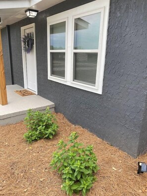 Exterior detail - Retreat | High-Speed WiFi | Prime Location (Gray Court)
