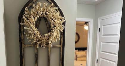 Retreat | High-Speed WiFi | Prime Location