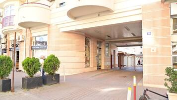 Business Studio | Exterior