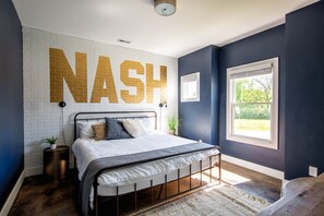 2 bedrooms, iron/ironing board, free WiFi, bed sheets - NASH CITY Modern Home ★ Rooftop Hangout ★ 9min→DT (Nashville)