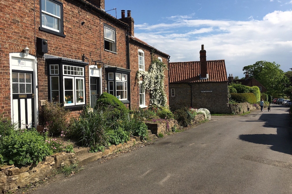 Cosy Lincs Wolds Cottage in Picturesque Tealby