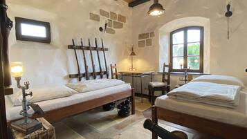 3 bedrooms, desk, iron/ironing board, travel crib