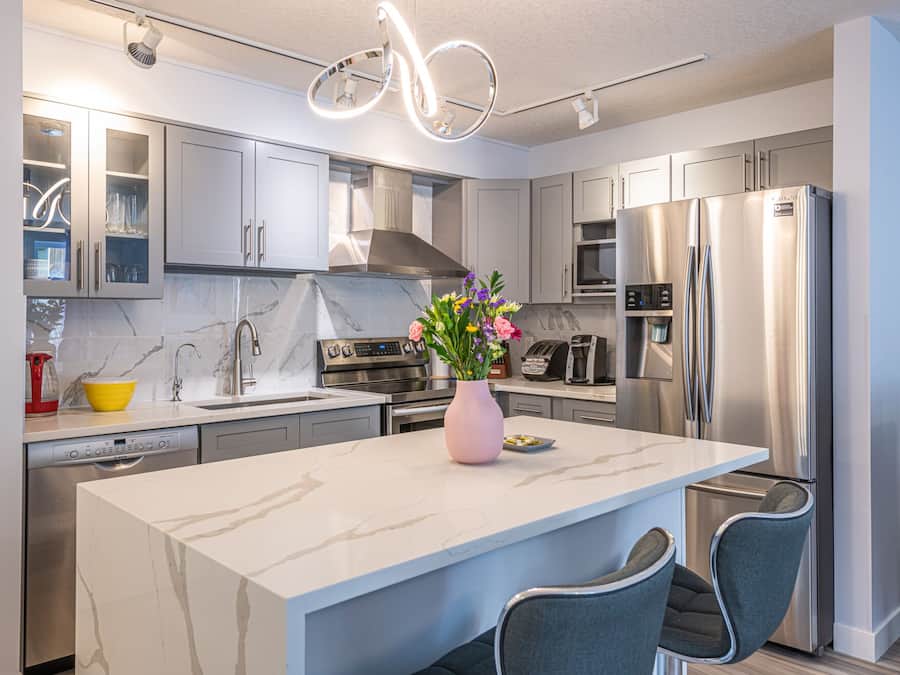 Horno, lavavajillas, cafetera/tetera, tetera/pava eléctrica