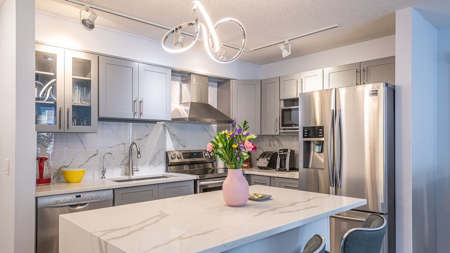 Luxurious Honeymoon & Anniversary Suite