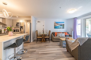 Dining - Luxurious Honeymoon & Anniversary Suite (Canmore)