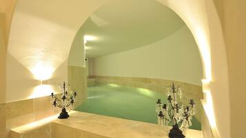 Innenpool, beheizter Pool