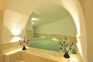 Innenpool, beheizter Pool