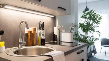 Single Suite S | Private kitchenette | Fridge, stovetop, espresso maker, coffee/tea maker