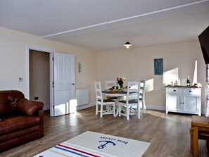 Interior - Orestone Garden Apartment (Teignmouth)