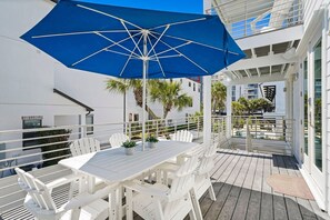 Outdoor dining - Wandering Palms - Miramar Beach Vacation Rental with Gulf Views, Private Pool & Large Outdoor Space (Miramar Beach)
