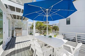 Outdoor dining - Wandering Palms - Miramar Beach Vacation Rental with Gulf Views, Private Pool & Large Outdoor Space (Miramar Beach)